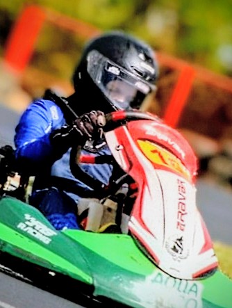 Miguel Mesquita de capacete