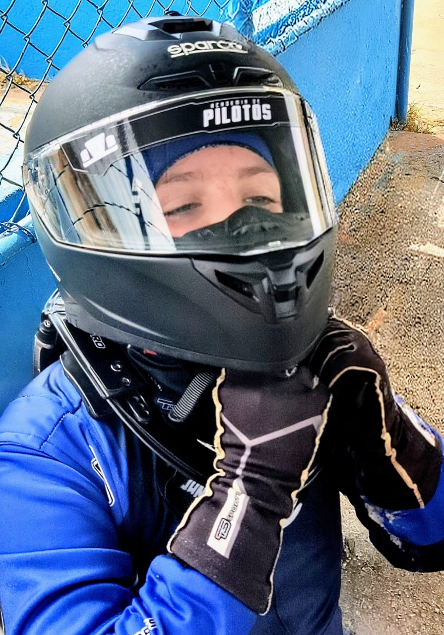 Miguel Mesquita de capacete